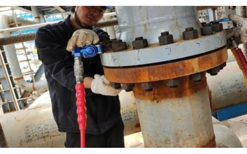 冶金余热回收设备螺栓安装预紧选用KWZK天博体育在线注册,天博体育（中国）液压力矩扳手