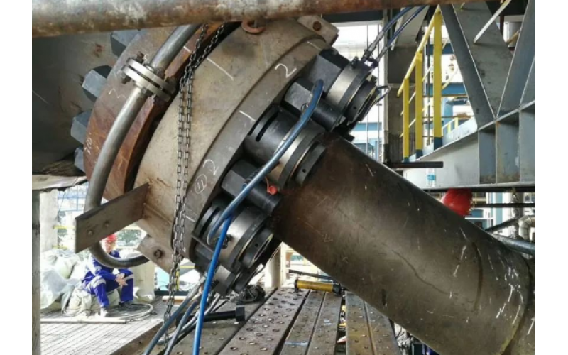 化肥氨合成塔顶盖螺栓预紧客户选用天博体育在线注册,天博体育（中国）KWZK液压螺栓拉伸器